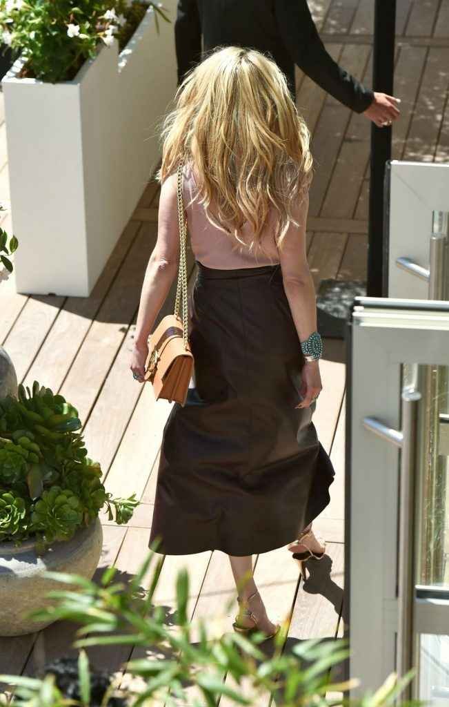Amber Heard se balade sans soutien-gorge à Cannes
