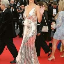 Camila Morrone ouvre le décolleté au 72eme FEstival de Cannes