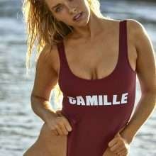Camille Kostek à moitié nue pour Sports Illustrated
