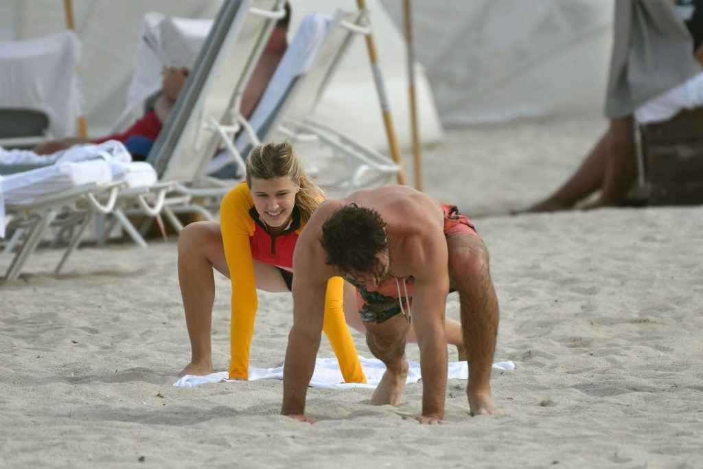 Eugénie Bouchard fait son fitness sur une plage de Miami