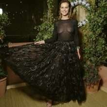 Eva Herzigova exhibe ses seins lors du 72eme Festival de Cannes