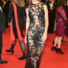 Fabienne Cara dans une robe transparente au Festival de Cannes