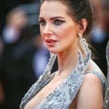 Frédérique Bel exhibe ses gros seins lors du 72eme Festival de Cannes