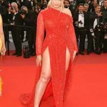 Iskra Lawrence dans une robe fendue au 72eme Festival de Cannes