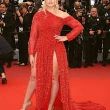 Iskra Lawrence dans une robe fendue au 72eme Festival de Cannes