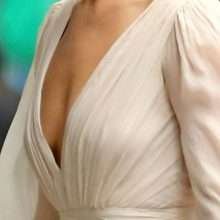 Jennifer Lawrence dans une robe fendue à New-York