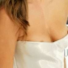 Oups ! Josephine Skriver exhibe ses seins nus à Monaco