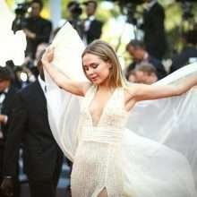 Kimberley Garner dans une robe fendue au 72eme Festival de Cannes