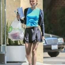 Lily Rose Depp a les seins qui pointent à Beverly Hills