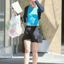 Lily Rose Depp a les seins qui pointent à Beverly Hills