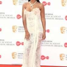 Maya Jama ouvre le décolleté aux British Academy Television Awards
