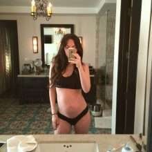 Megan Fox fait des selfies en petite culotte