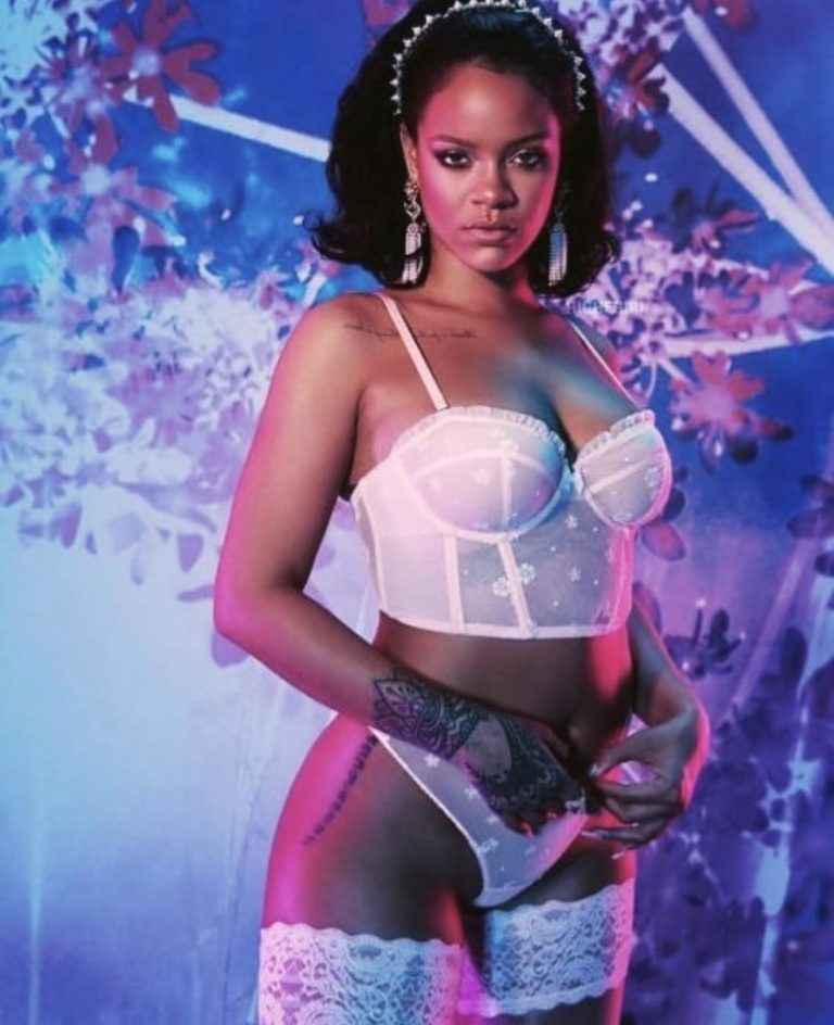 Rihanna pose en petite culotte et soutien-gorge