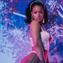 Rihanna pose en petite culotte et soutien-gorge