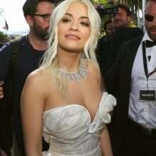 Rita Ora fait la pub pour Magnum à Cannes