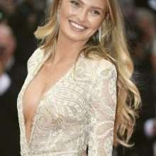 Romee Strijd ouvre la robe lors du 72eme Festival de Cannes