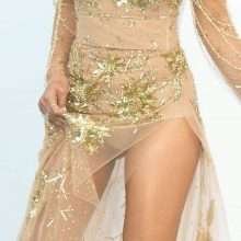 Shanina Shaik dans une robe transparente au gala amfAR à Cannes