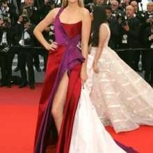 Toni Garrn ouvre la robe au 72eme Festival de Cannes
