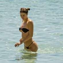 Valentina Fradegrada seins nus à Ibiza