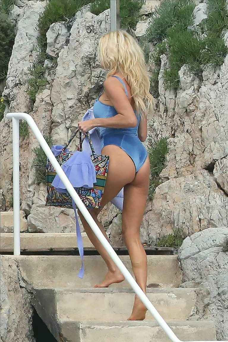Victoria Silvstedt en maillot de bain à l’Eden Roc