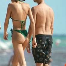 Yasmin Wijnaldum en bikini à Miami Beach