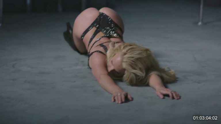 Britney Spears à moitié nue dans son dernier clip vidéo