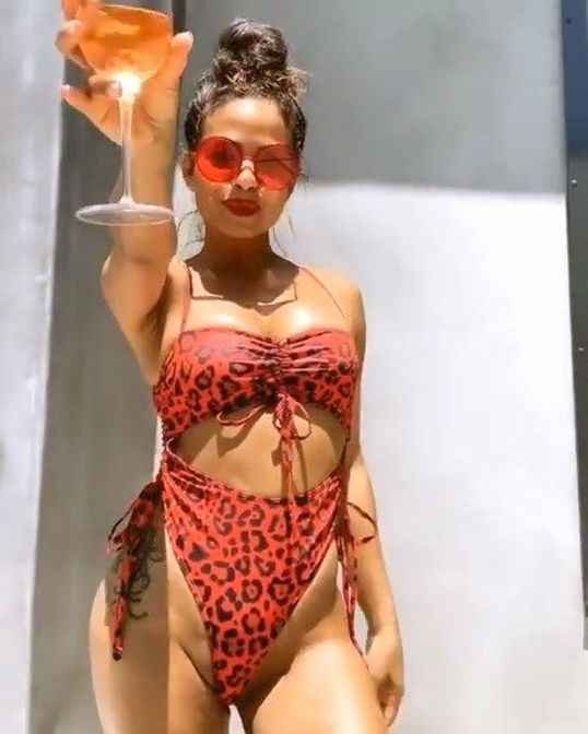 Christina Milian pose en maillot de bain