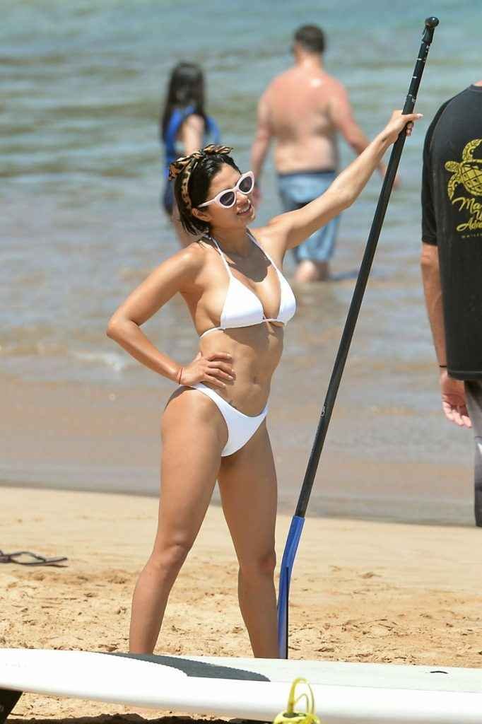 Diane Guerrero en bikini à Maui