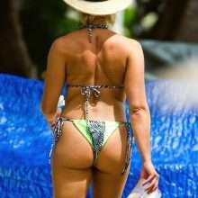 Gabby Allen toujours en bikini à La Barbade