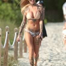 Jemma Lucy seins nus à Miami