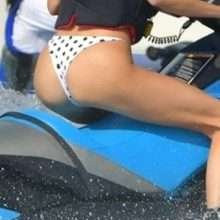 Kendall Jenner en bikini nous montre ses fesses