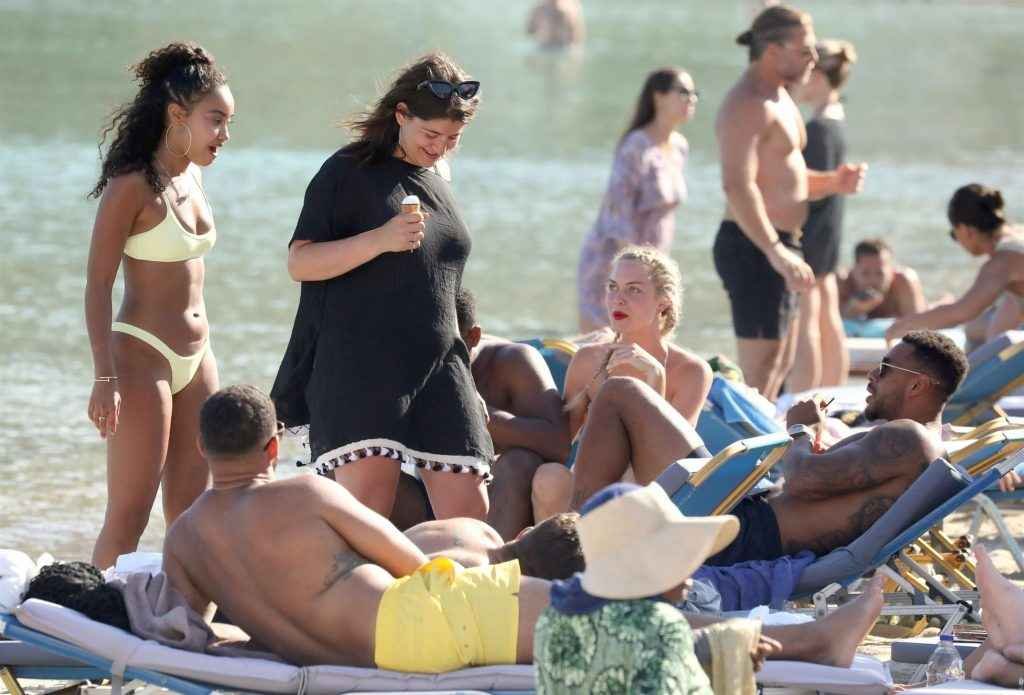 Leigh-Anne Pinnock en bikini à Mykonos
