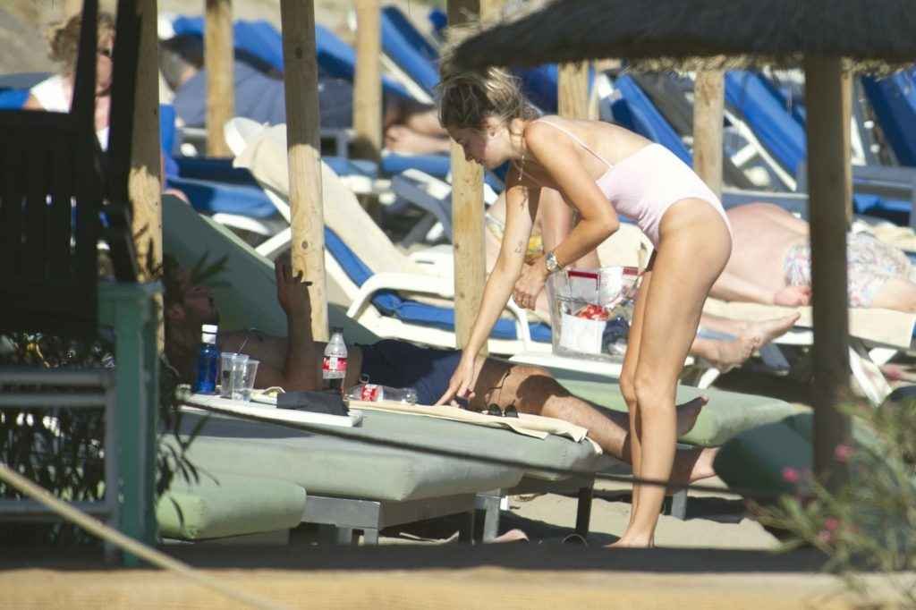Olivia Attwood en maillot de bain à Marbella
