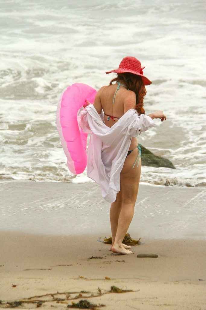 Phoebe Price perd son maillot de bain à Malibu