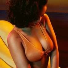 Rihanna pose en lingerie sexy