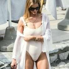 Rosie Huntington-Whiteley en bikini à Capri