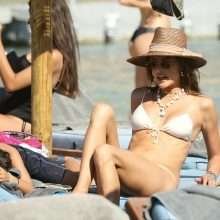Alessandra Ambrosio : bikini et maillot de bain à Mykonos