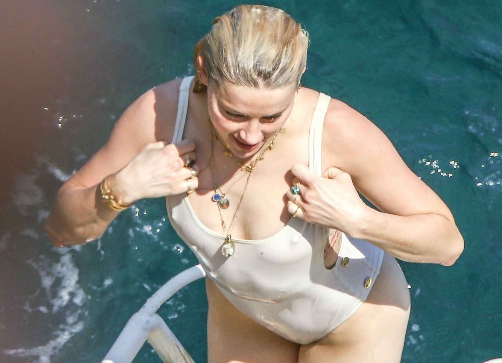 Amber Heard en bikini en Italie