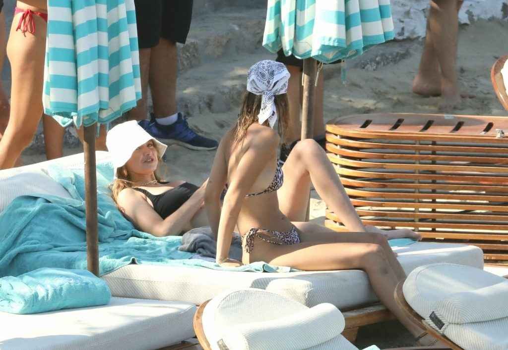 Gig, Bella et Alana hadid en bikini à Mykonos