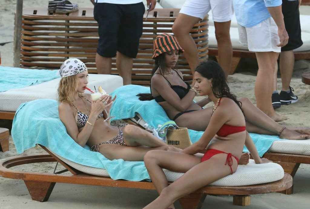 Gig, Bella et Alana hadid en bikini à Mykonos