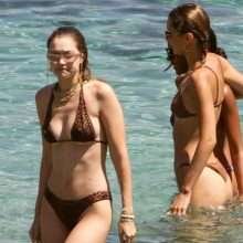 Bella et Gigi Hadid toujours en bikini à Mykonos