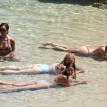Bella et Gigi Hadid super chaude sur une plage de Mykonos