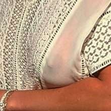 Britney Spears seins nus sous son chemisier transparent, la suite