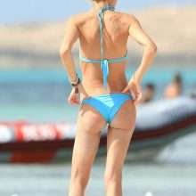 Carla Pereyra en bikini en Espagne
