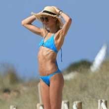 Carla Pereyra en bikini en Espagne