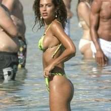 Jessica Aidi en bikini à Mykonos