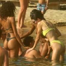 Kendall Jenner dans un bikini jaune à Mykonos
