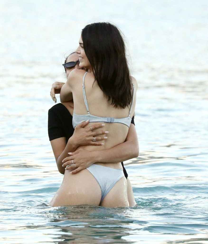 Kendall Jenner en bikini à Mykonos