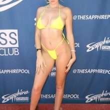 Kendra Sundeland en bikini à Las Vegas