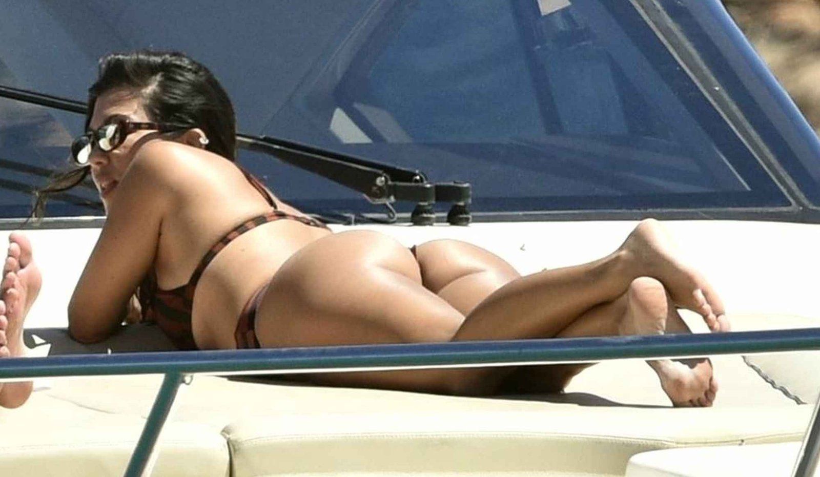 Kourtney Kardashian en bikini en Sardaigne